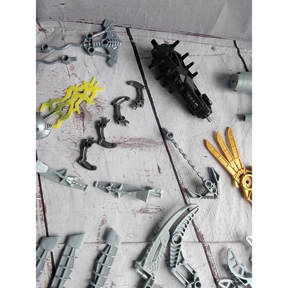 Lego Bionicle Weapons Lot 30 Assorted Pieces - Picture 5 of 5